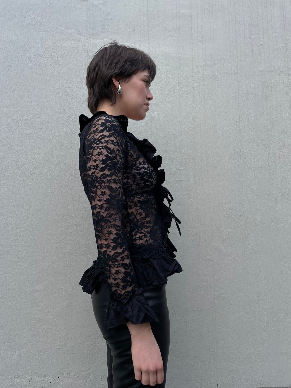 VINTAGE LACE BLOUSE WITH RUFFLES (S-M)