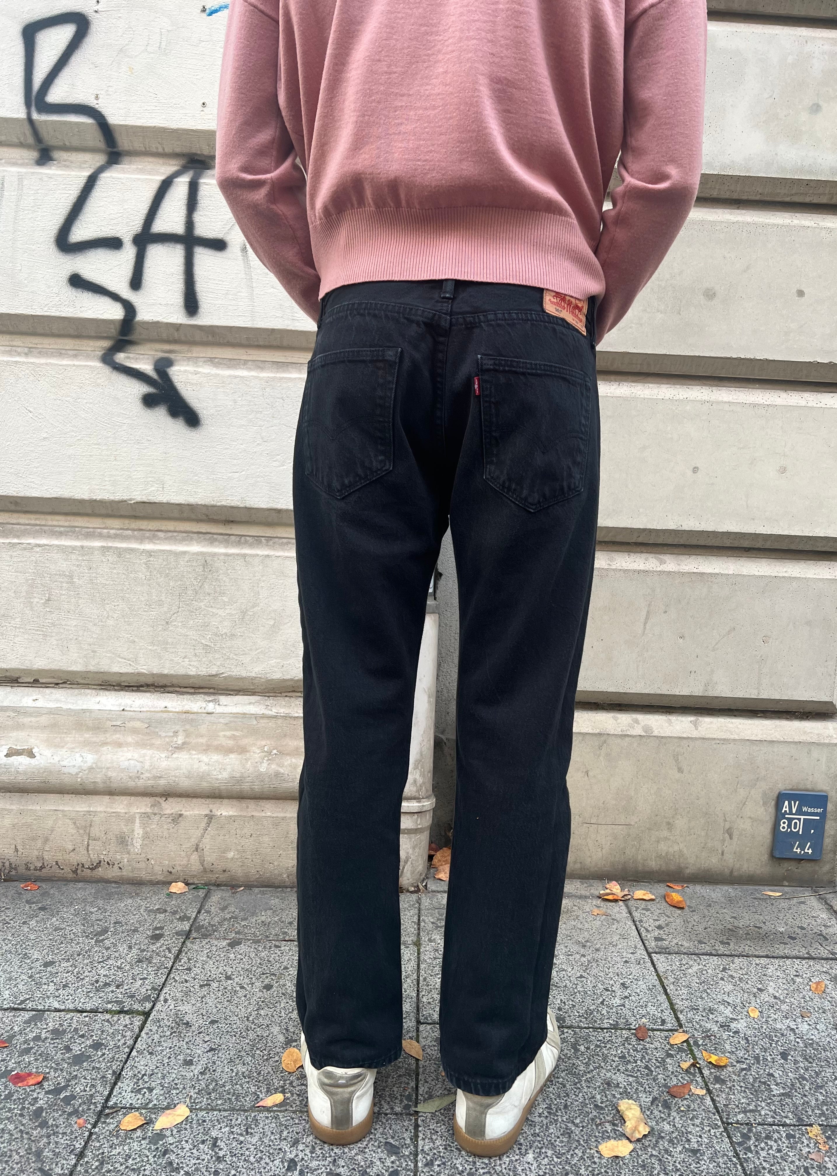 Vintage 90s Levi’s 501 (33/32)